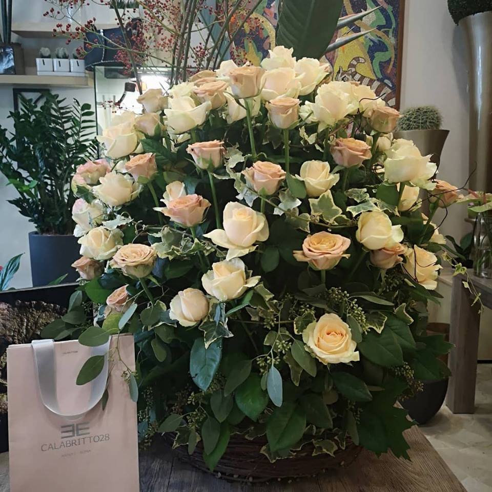 Cesto con 101 rose colori pastello